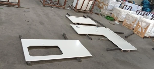 super white quartz kitchentop